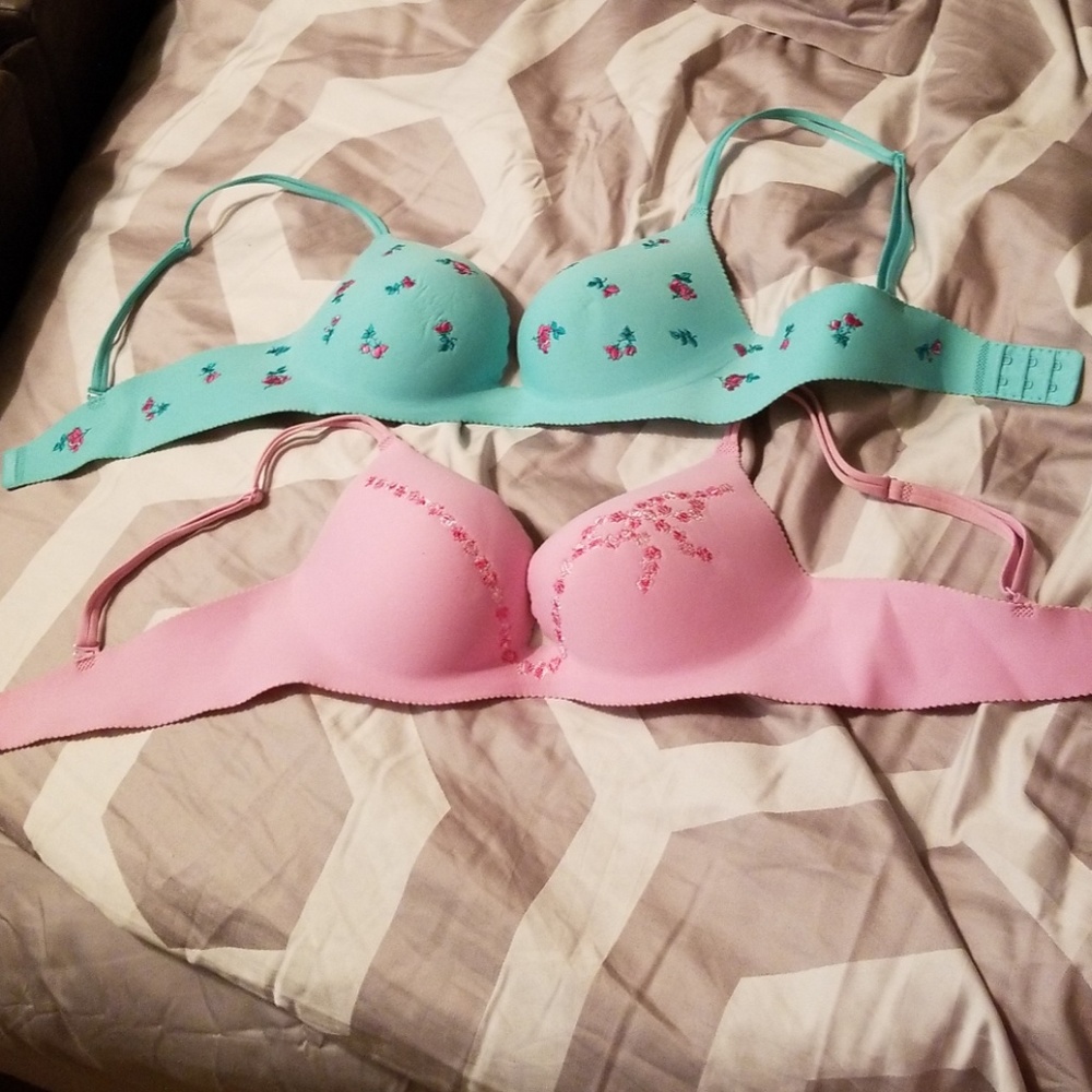 2 Victoria's secret bras